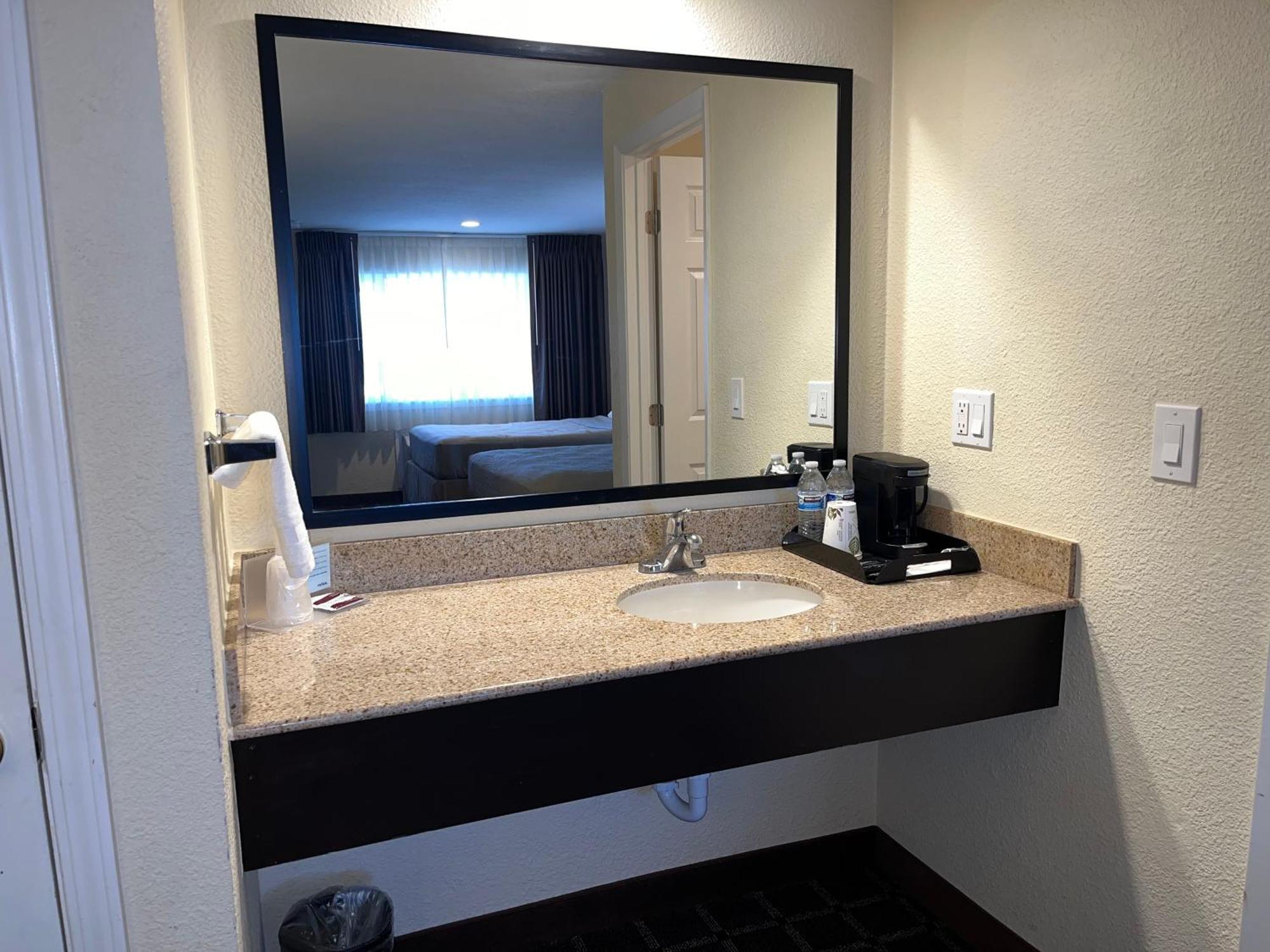Oregon Trail Inn And Suites Лейквью Экстерьер фото