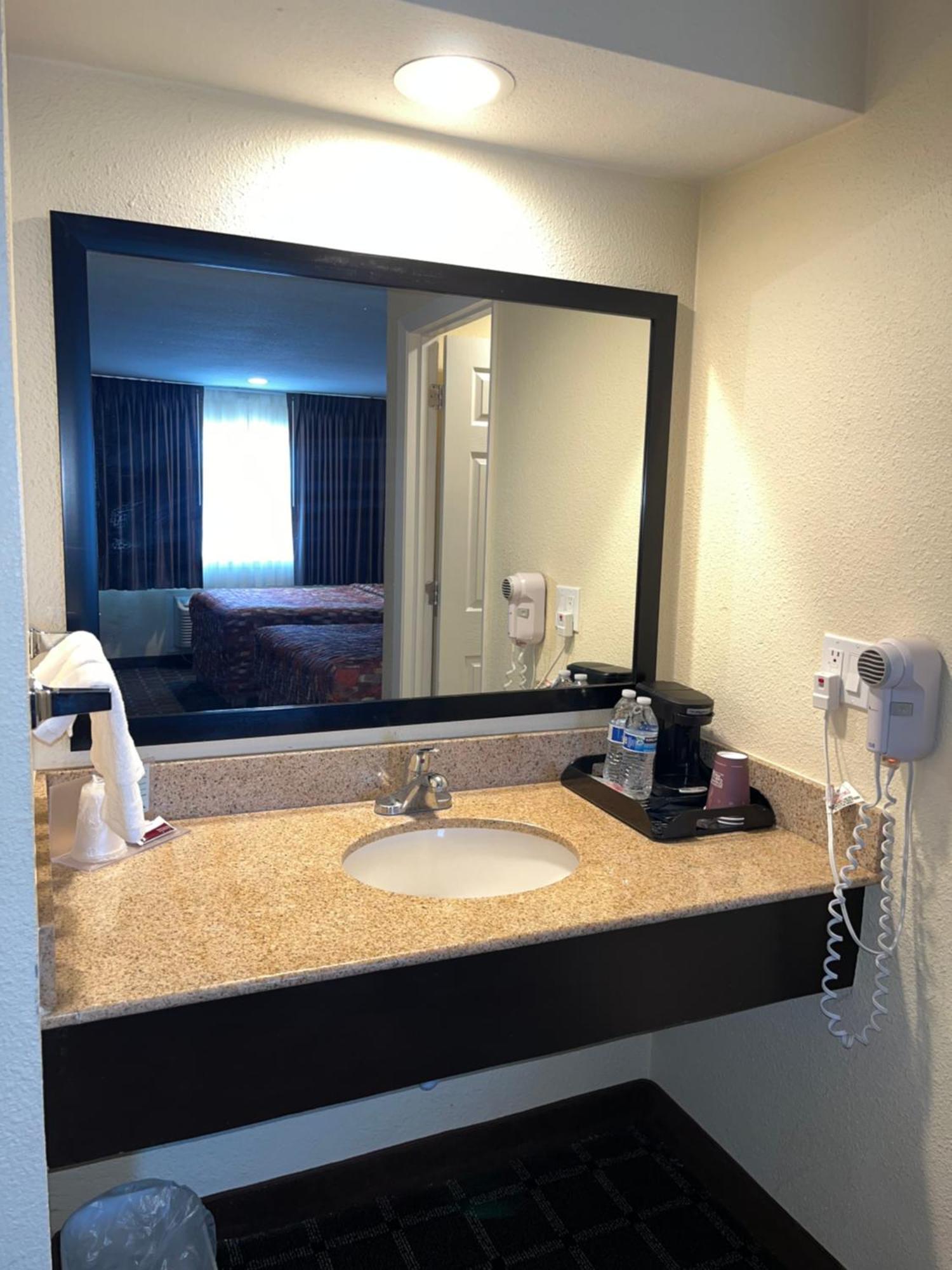 Oregon Trail Inn And Suites Лейквью Экстерьер фото